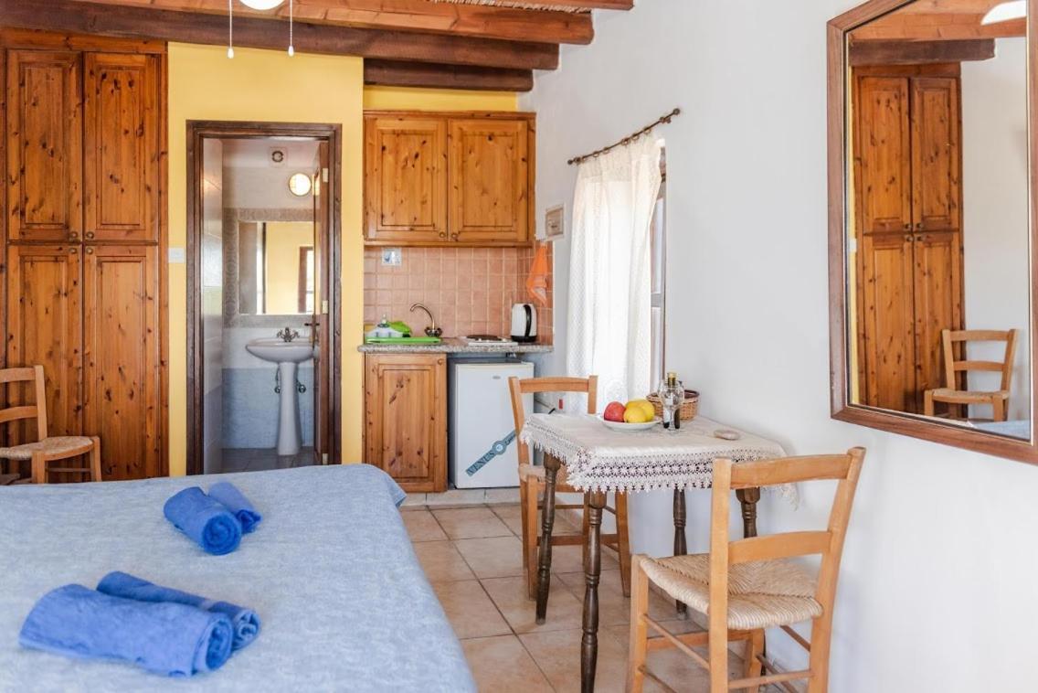 Loxandra Inn Катикас Экстерьер фото