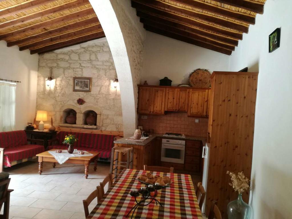 Loxandra Inn Катикас Экстерьер фото